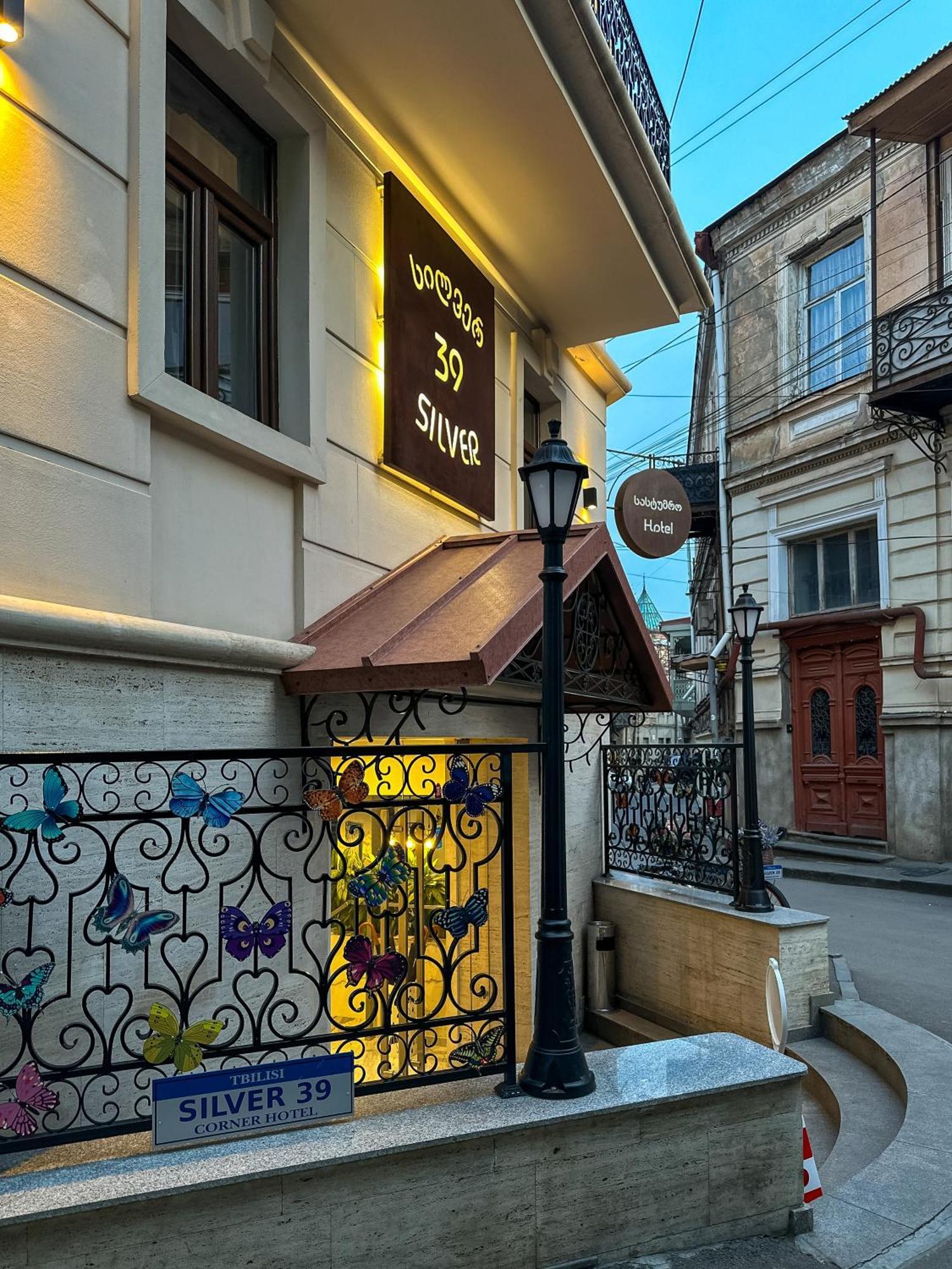 Silver 39 Corner Hotel Tbilisi Exteriör bild